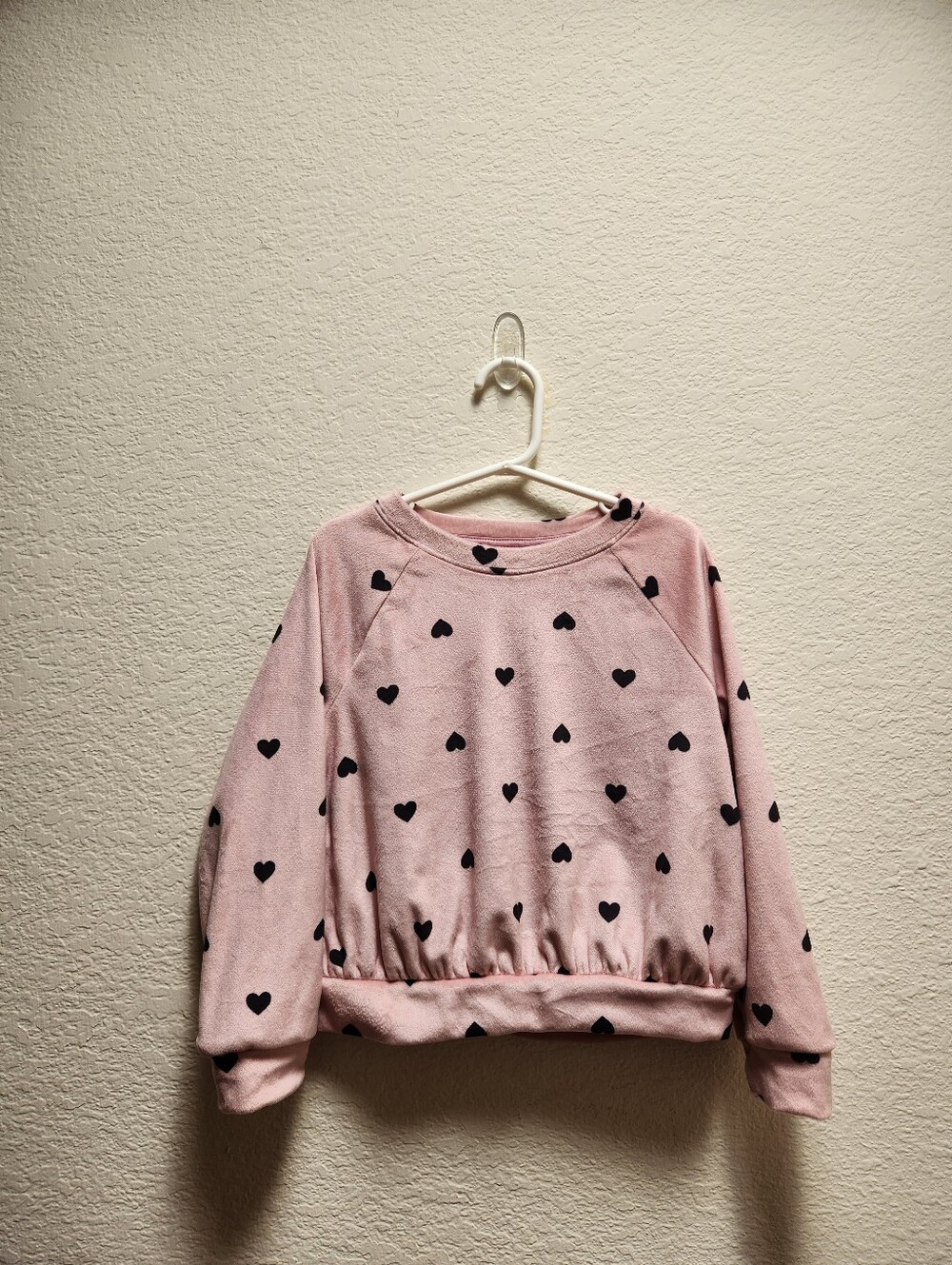 Cat & Jack Pink Velour Sweater with Black Hearts XS (4/5)